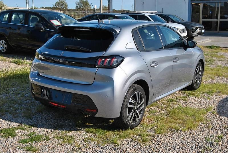 Usata Peugeot 208 Allure 74 CV (54 kW) 2024 Grigio Utilitaria