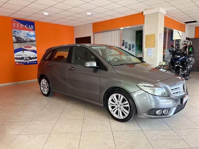 Usata Mercedes B160 Executive 122 CV (89 kW) 2012 Grigio Monovolume