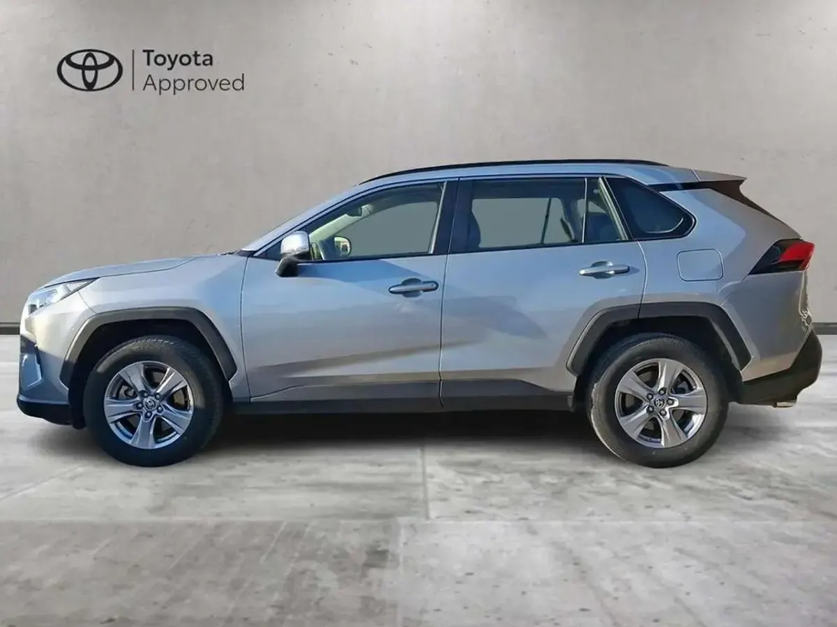 Usata Toyota RAV4 Hybrid Active 218 CV (160 kW) 2022 Silver met SUV