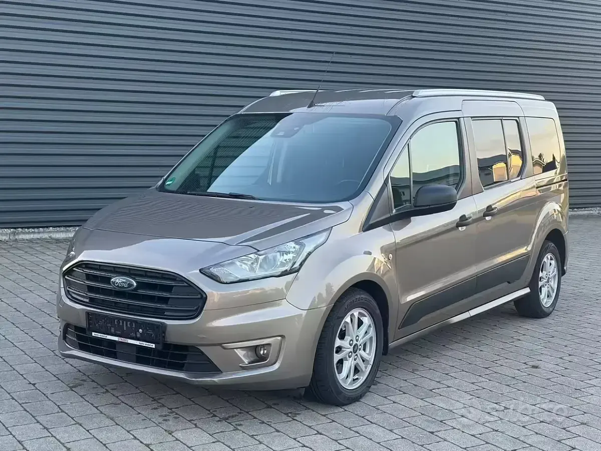 Usata Ford Tourneo Titanium 120 CV (88 kW) 2021 Marrone Monovolume