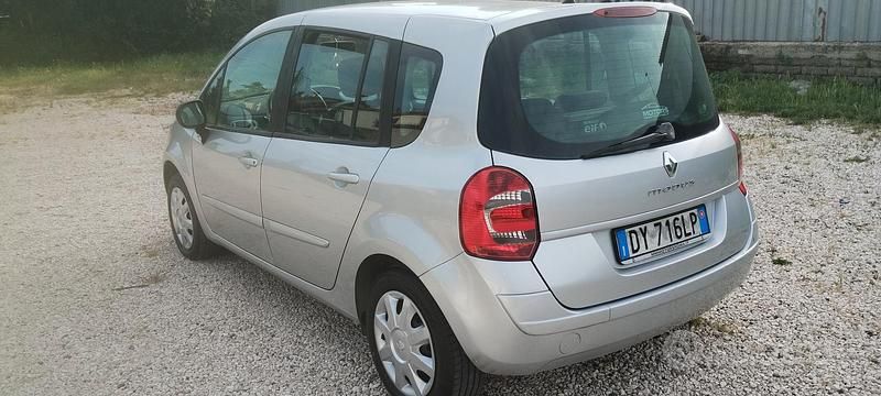 Usata Renault Modus 70 CV (51 kW) 2009 Grigio Monovolume