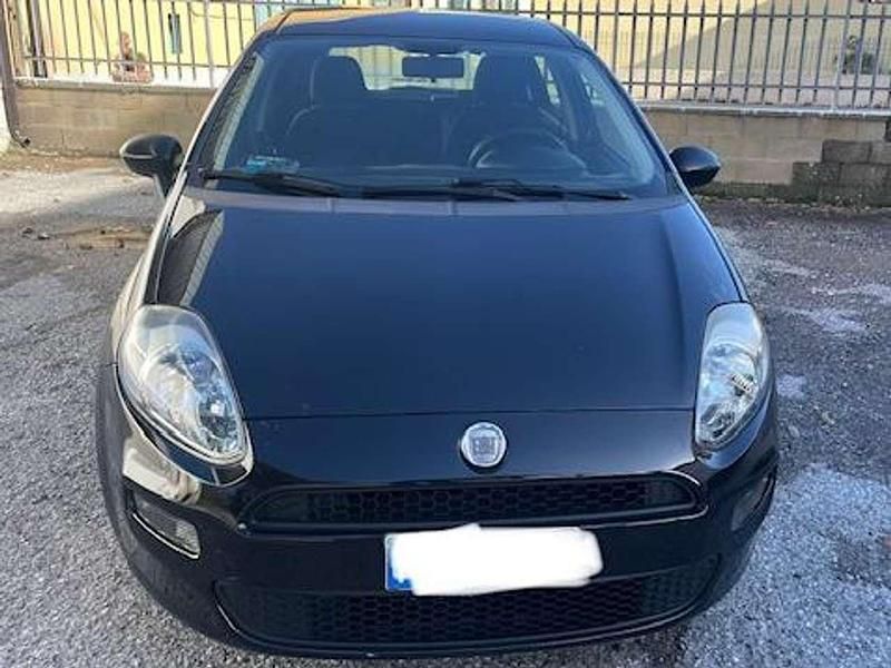 Usata Fiat Punto Street 77 CV (56 kW) 2014 Metallizzato Utilitaria