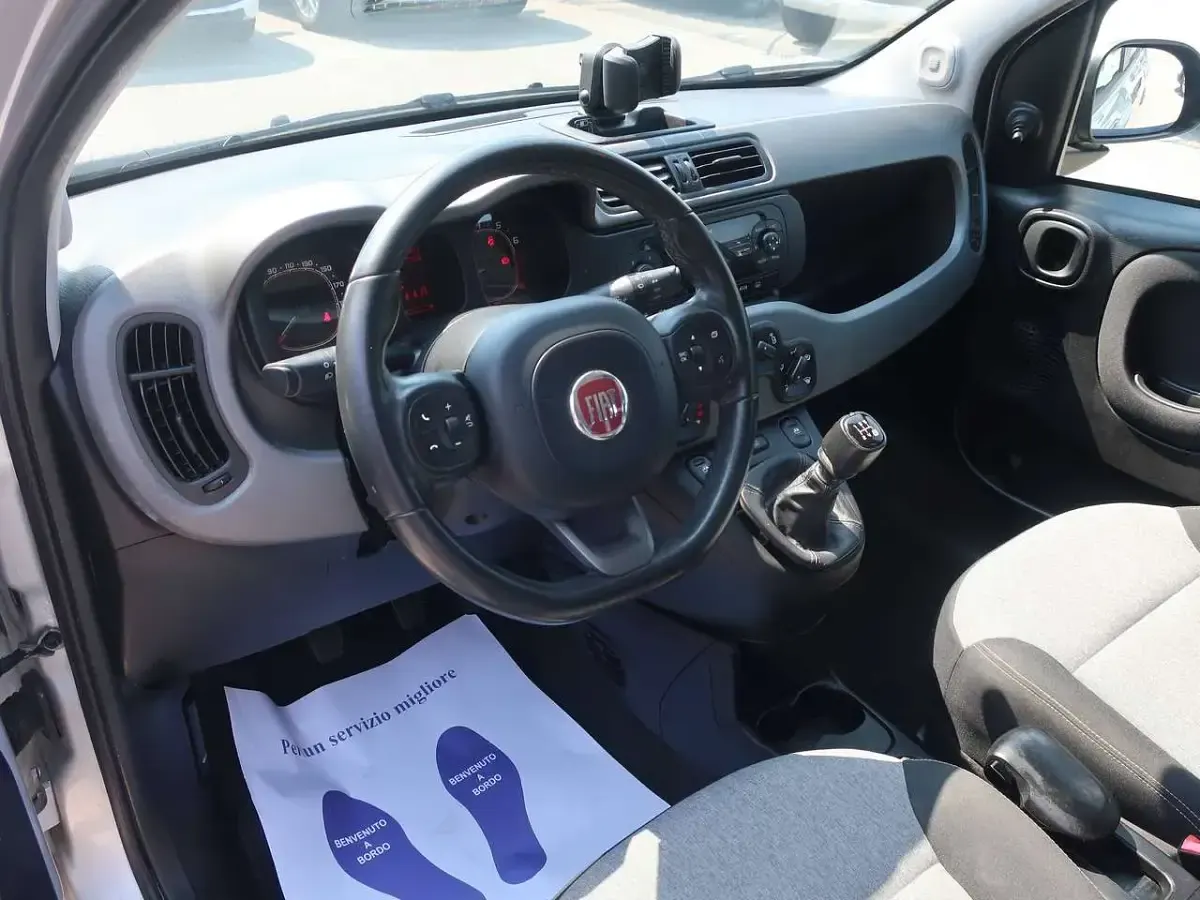 Usata Fiat Panda Easy 69 CV (50 kW) 2017 Argento metallizzato Utilitaria