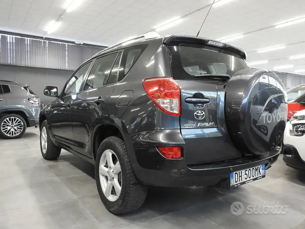 Usata Toyota RAV4 Sol 135 CV (99 kW) 2007 Grigio SUV