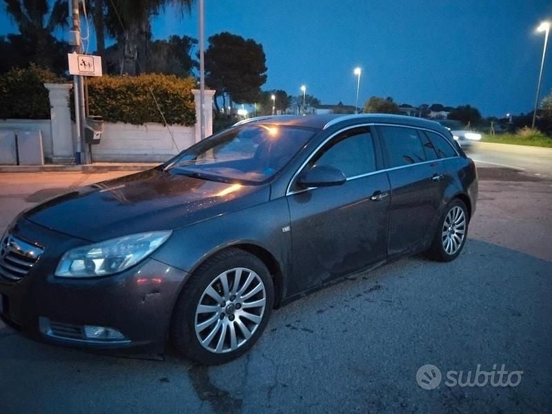 Usata Opel Insignia 130 CV (95 kW) 2011 Grigio Station wagon