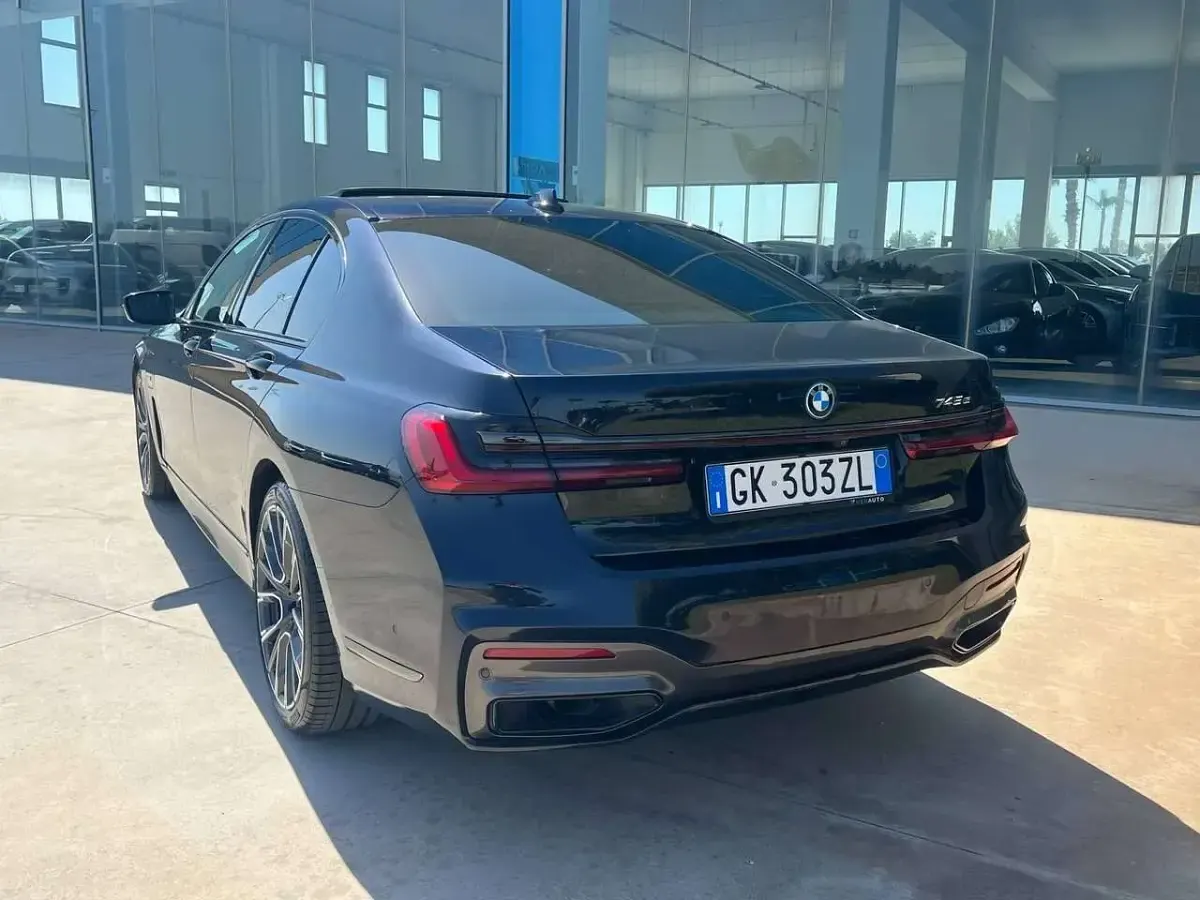 Usata BMW 745e M Sport 286 CV (210 kW) 2022 Blu/azzurro Berlina
