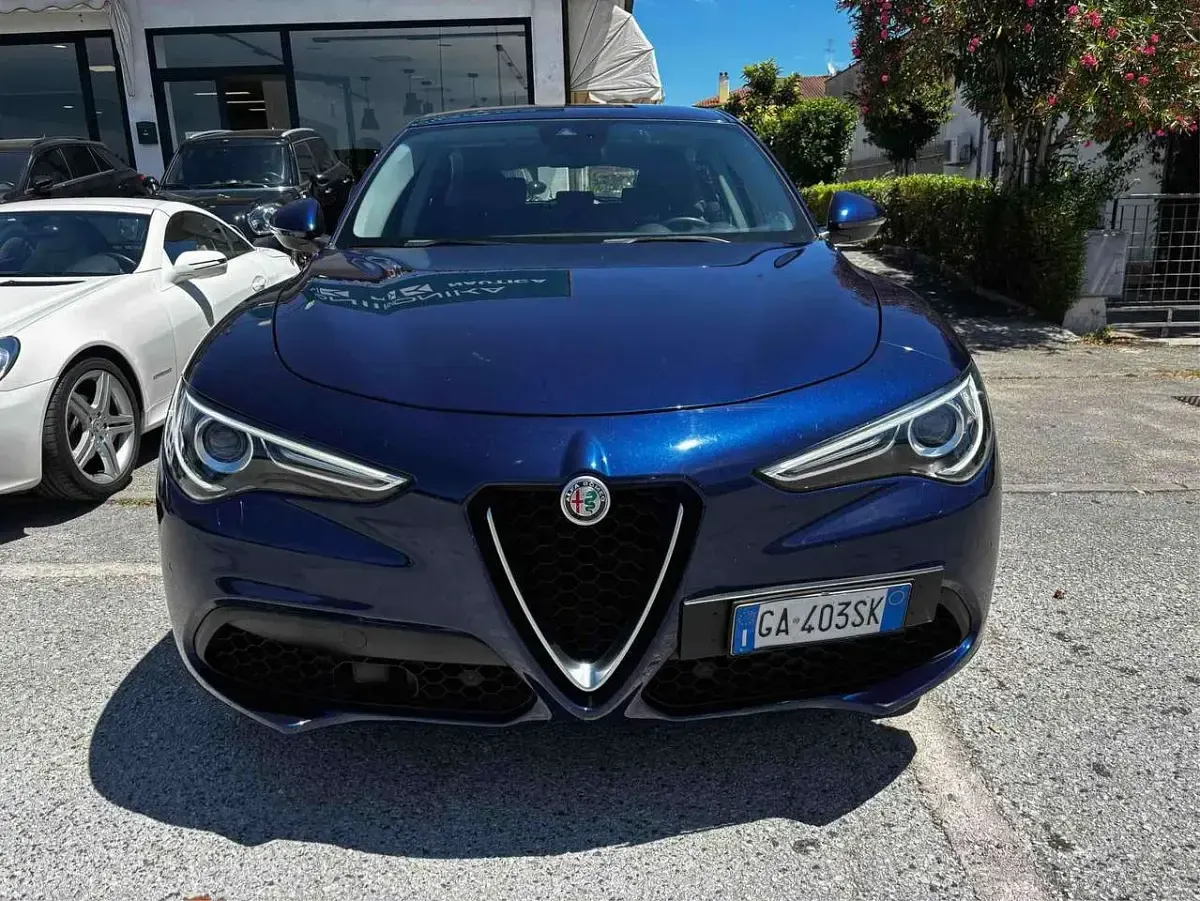 Usata Alfa Romeo Stelvio Super 201 CV (147 kW) 2018 Blu/azzurro SUV