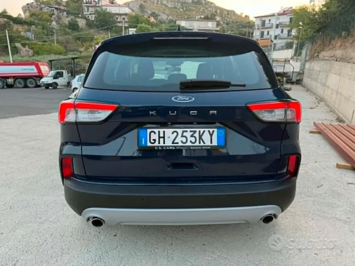 Usata Ford Kuga 120 CV (88 kW) 2022 Bluazzurro SUV
