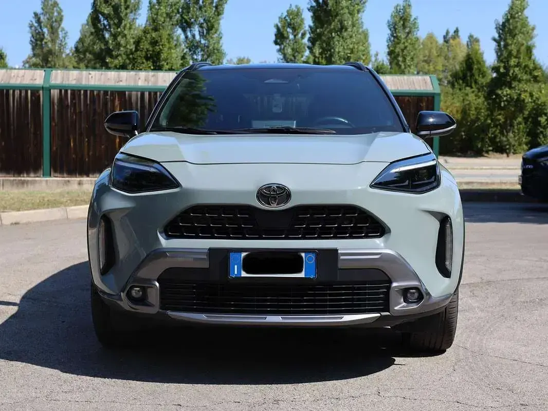 Usata Toyota Yaris Cross 92 CV (67 kW) 2024 Verde SUV