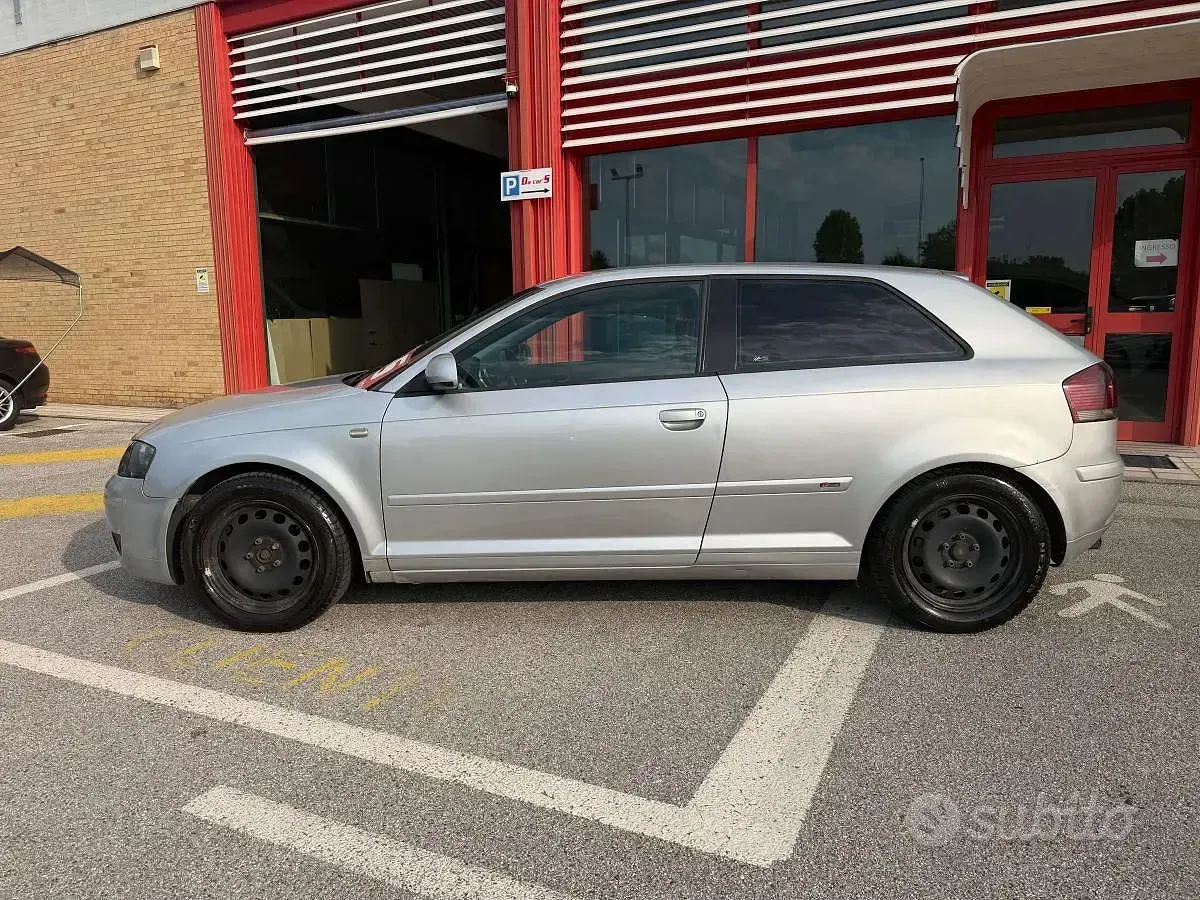 Usata Audi A3 Ambition 140 CV (102 kW) 2004 Argento Utilitaria