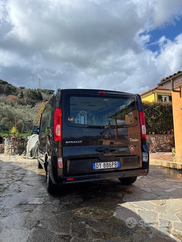 Usata Renault Trafic 114 CV (83 kW) 2010 Nero Monovolume