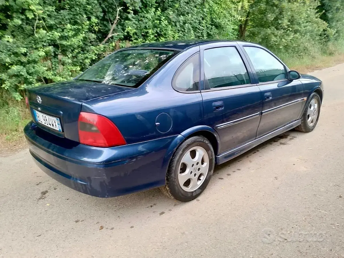 Usata Opel Vectra Edition 101 CV (74 kW) 2000 Blu Berlina