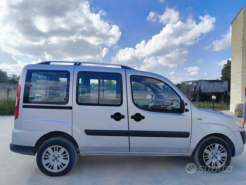Usata Fiat Doblò 75 CV (55 kW) 2010 Grigio Monovolume