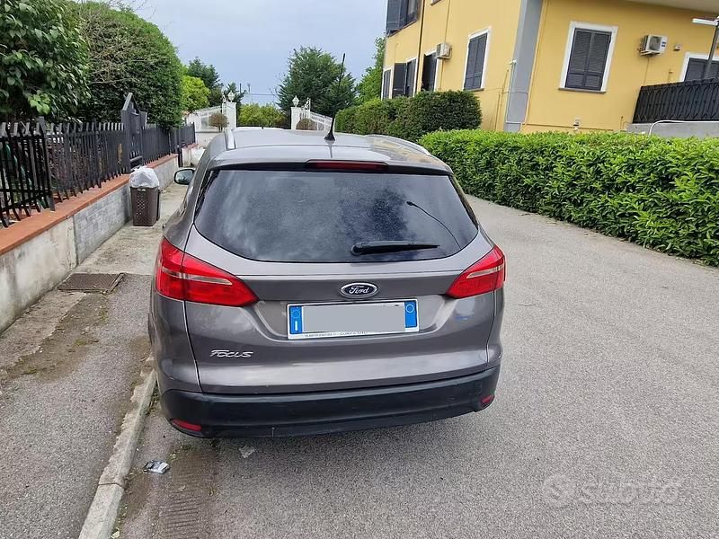 Usata Ford Focus Titanium 120 CV (88 kW) 2015 Grigio Station wagon