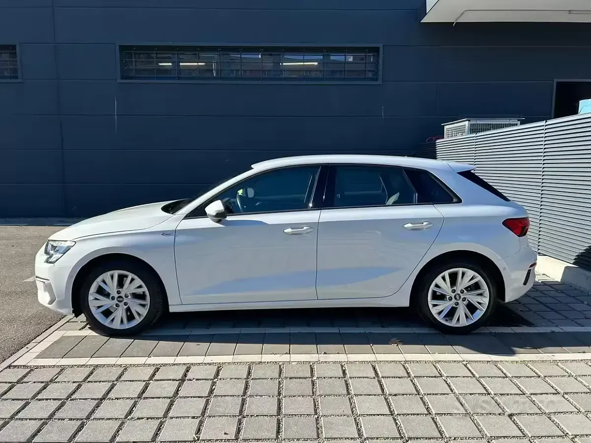 Begagnad Audi A3 Advanced 116 HK (85 kW) 2021 Vit Sedan