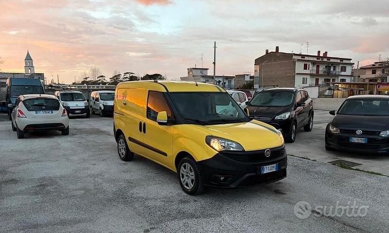 Usata Fiat Doblò 95 CV (69 kW) 2018 Giallo Monovolume