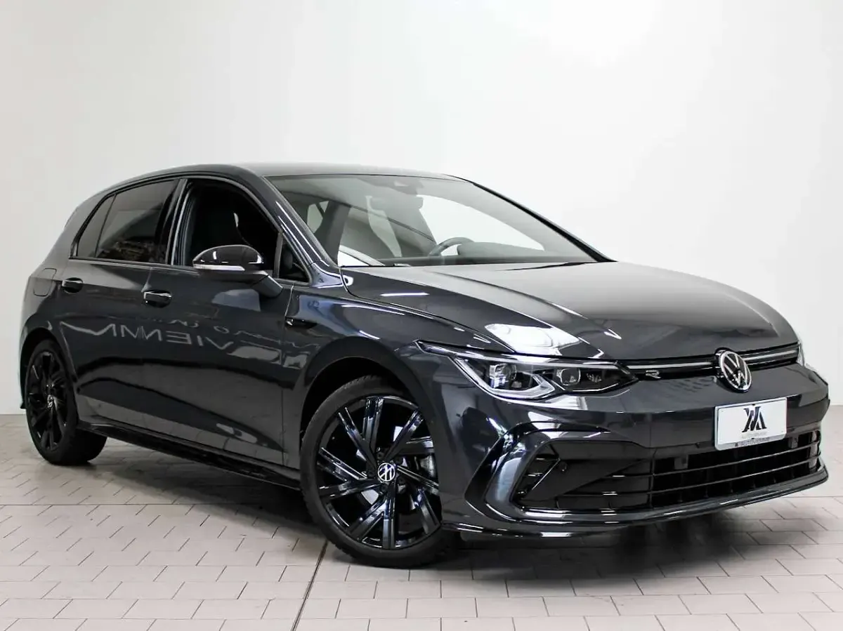 Usata VW Golf VIII R-line 150 CV (110 kW) 2024 Grigio Berlina