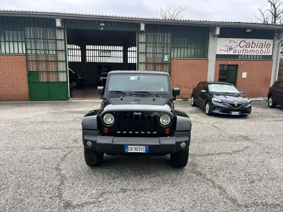 Usata Jeep Wrangler Sahara 177 CV (130 kW) 2010 Nero SUV