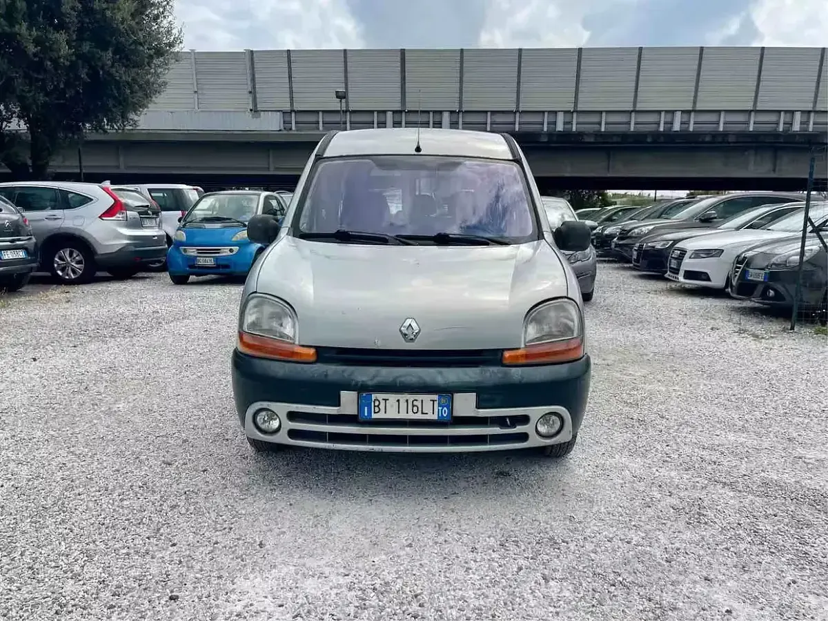Usata Renault Kangoo 80 CV (58 kW) 2001 Grigio Monovolume