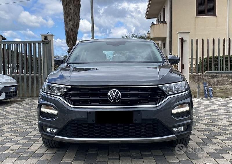 Usata VW T-Roc Business 150 CV (110 kW) 2022 Grigio SUV
