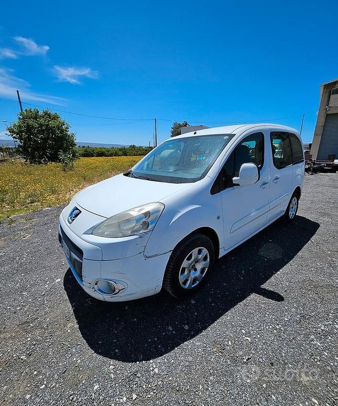 Usata Peugeot Partner Tepee Comfort 92 CV (67 kW) 2012 Bianco Monovolume