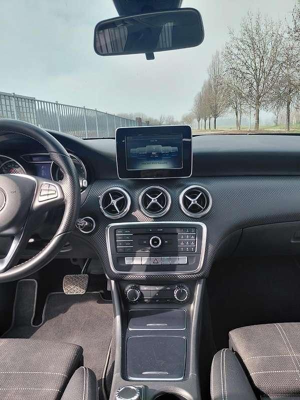 Usata Mercedes A180 109 CV (80 kW) 2016 Nero Berlina