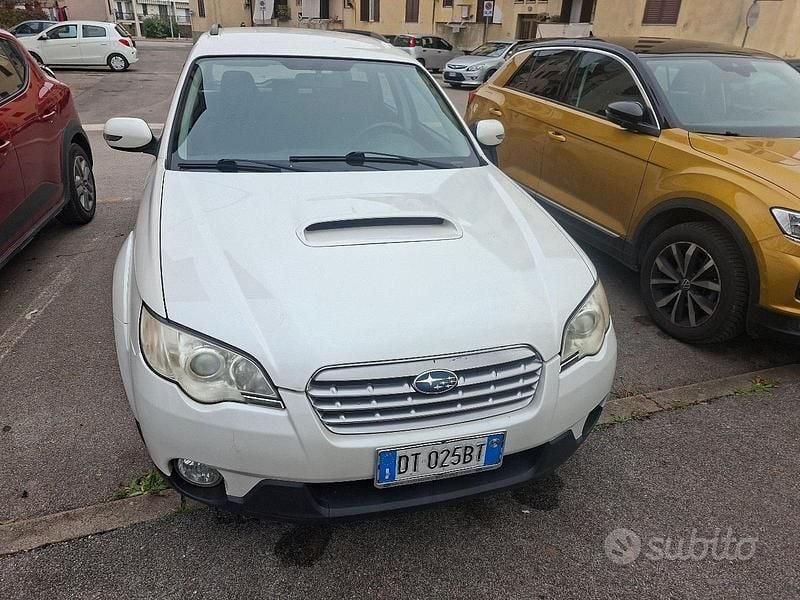Usata Subaru Outback 150 CV (110 kW) 2008 Bianco Station wagon