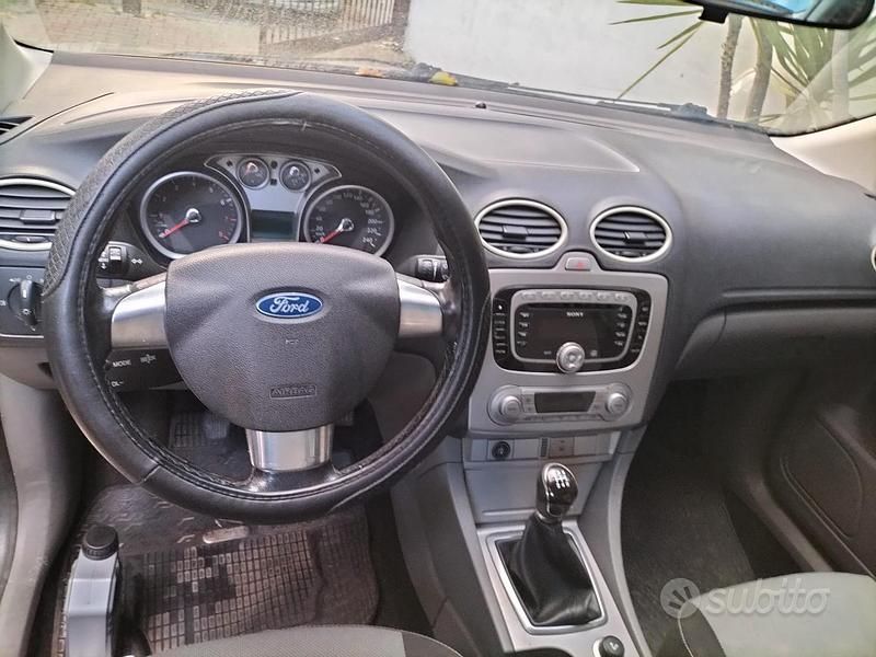 Usata Ford Focus 116 CV (85 kW) 2010 Blu Berlina