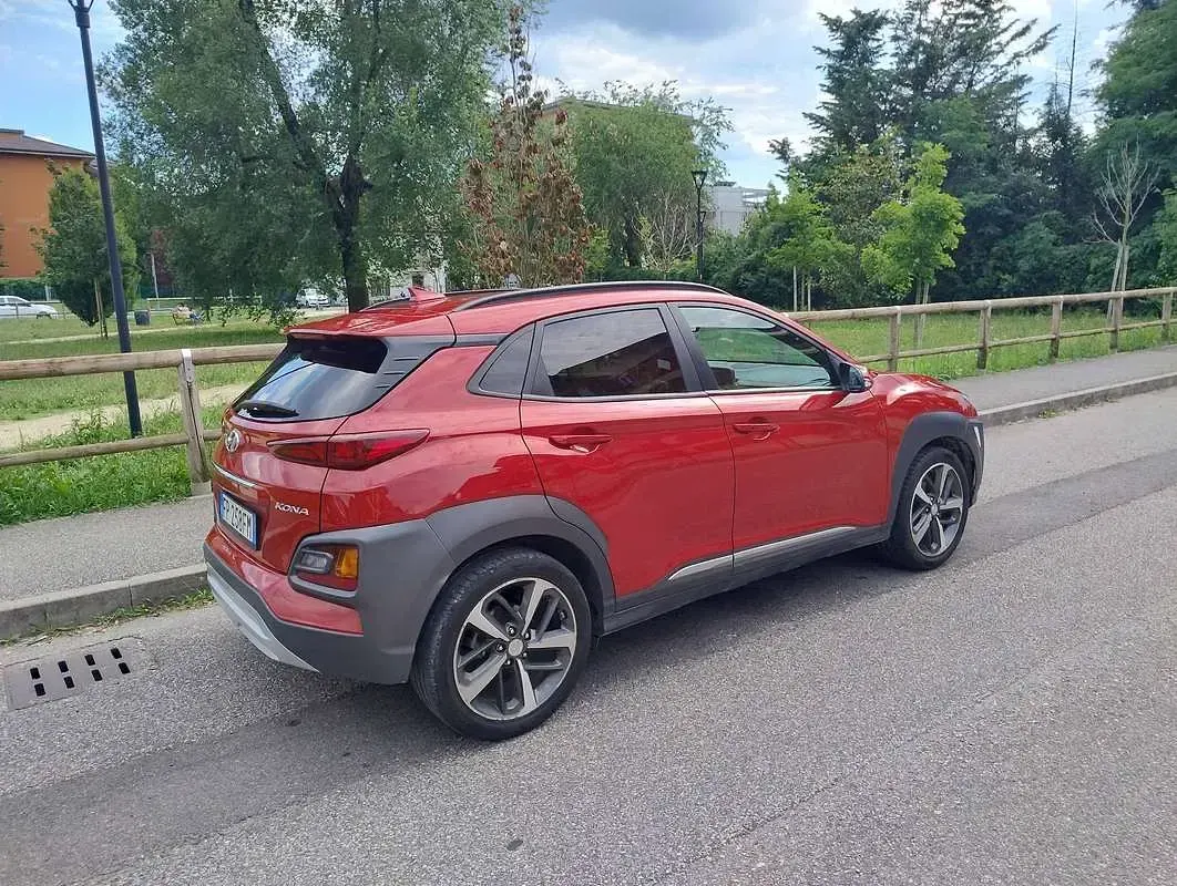 Usata Hyundai Kona Style 120 CV (88 kW) 2018 Rosso SUV