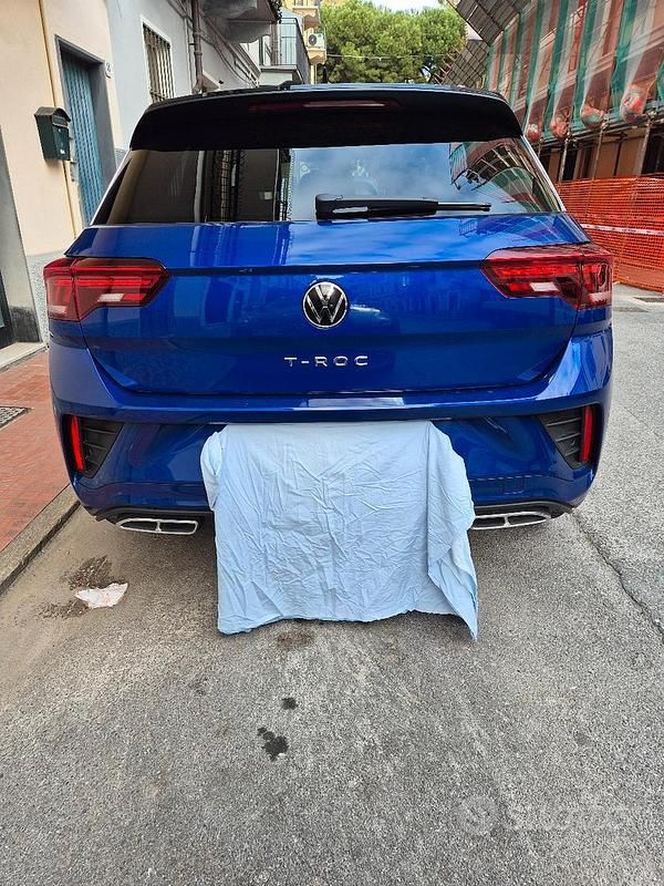 Usata VW T-Roc R-line 150 CV (110 kW) 2024 Blu SUV