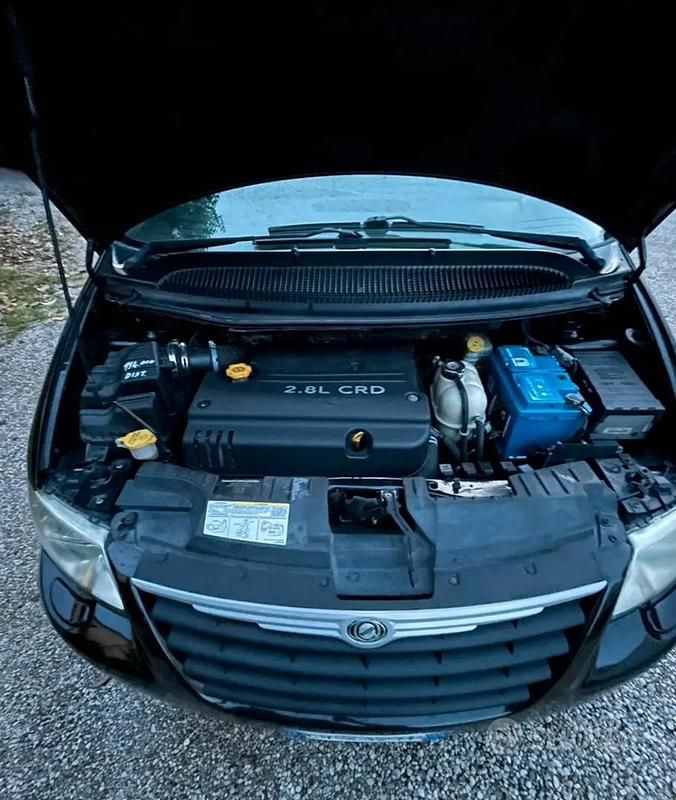 Usata Chrysler Voyager 150 CV (110 kW) 2004 Nero Monovolume