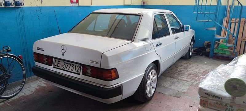 Usata Mercedes 190 72 CV (52 kW) 1989 Bianco Berlina