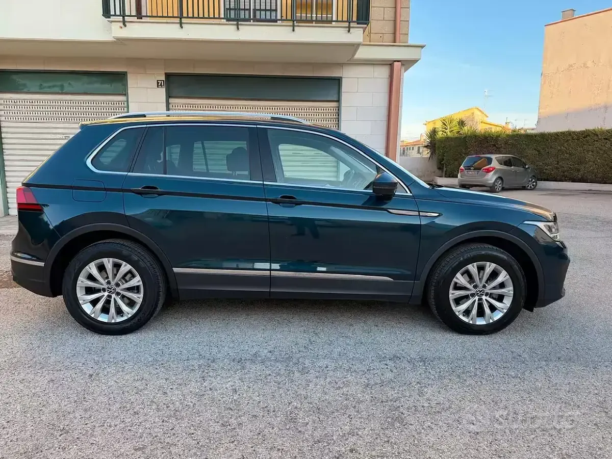 Usata VW Tiguan Life 150 CV (110 kW) 2021 Verde SUV