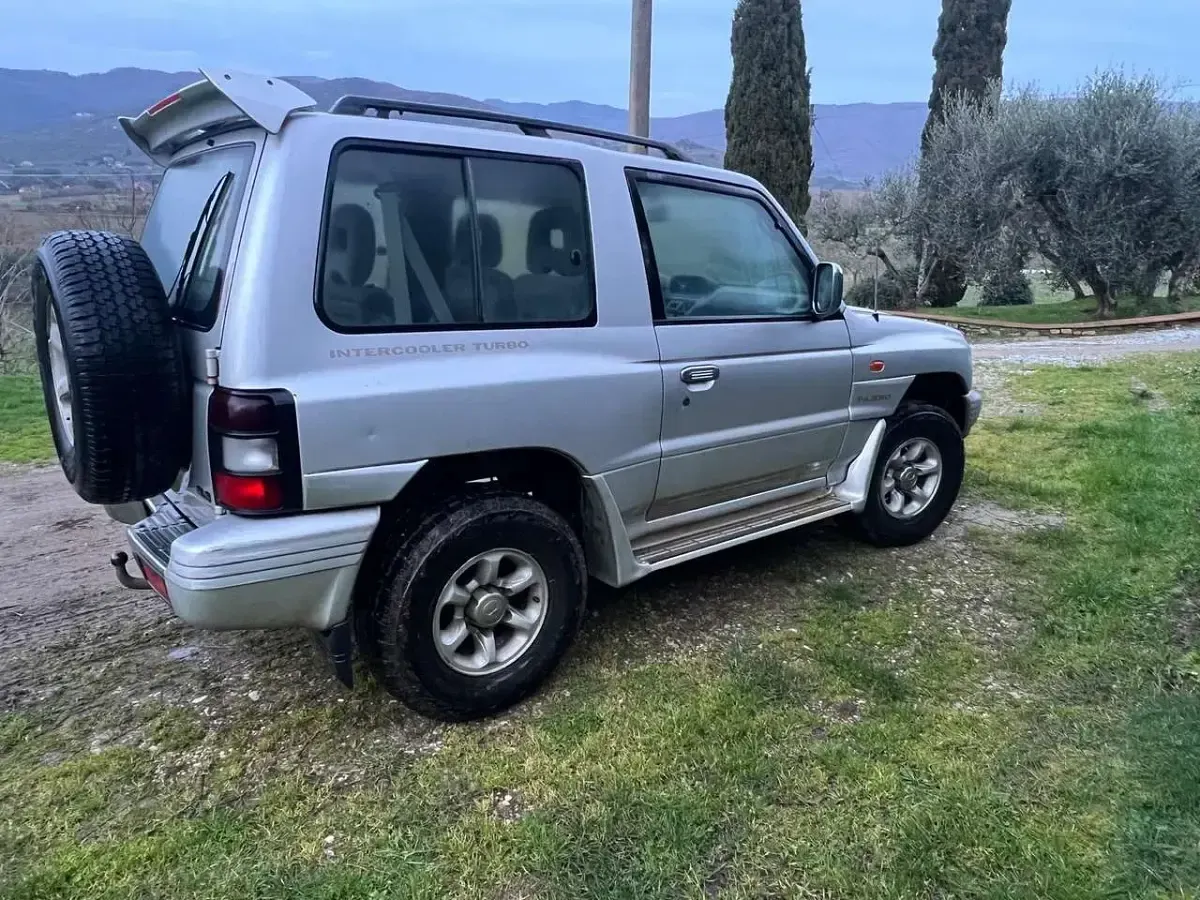Usata Mitsubishi Pajero 95 CV (69 kW) 1998 Argento SUV