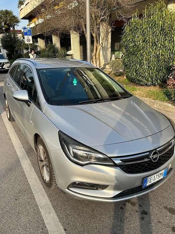 Usata Opel Astra Active 110 CV (80 kW) 2016 Grigio Berlina