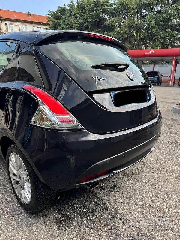 Usata Lancia Ypsilon Gold 95 CV (69 kW) 2015 Nero Utilitaria