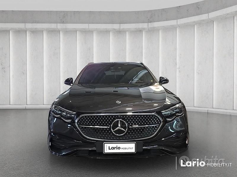 Usata Mercedes E220 AMG Line Premium Plus 197 CV (144 kW) 2024 Grigio scuro Station wagon