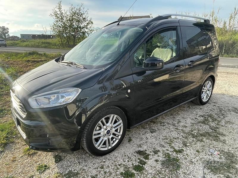 Usata Ford Tourneo Courier 75 CV (55 kW) 2015 Nero Monovolume