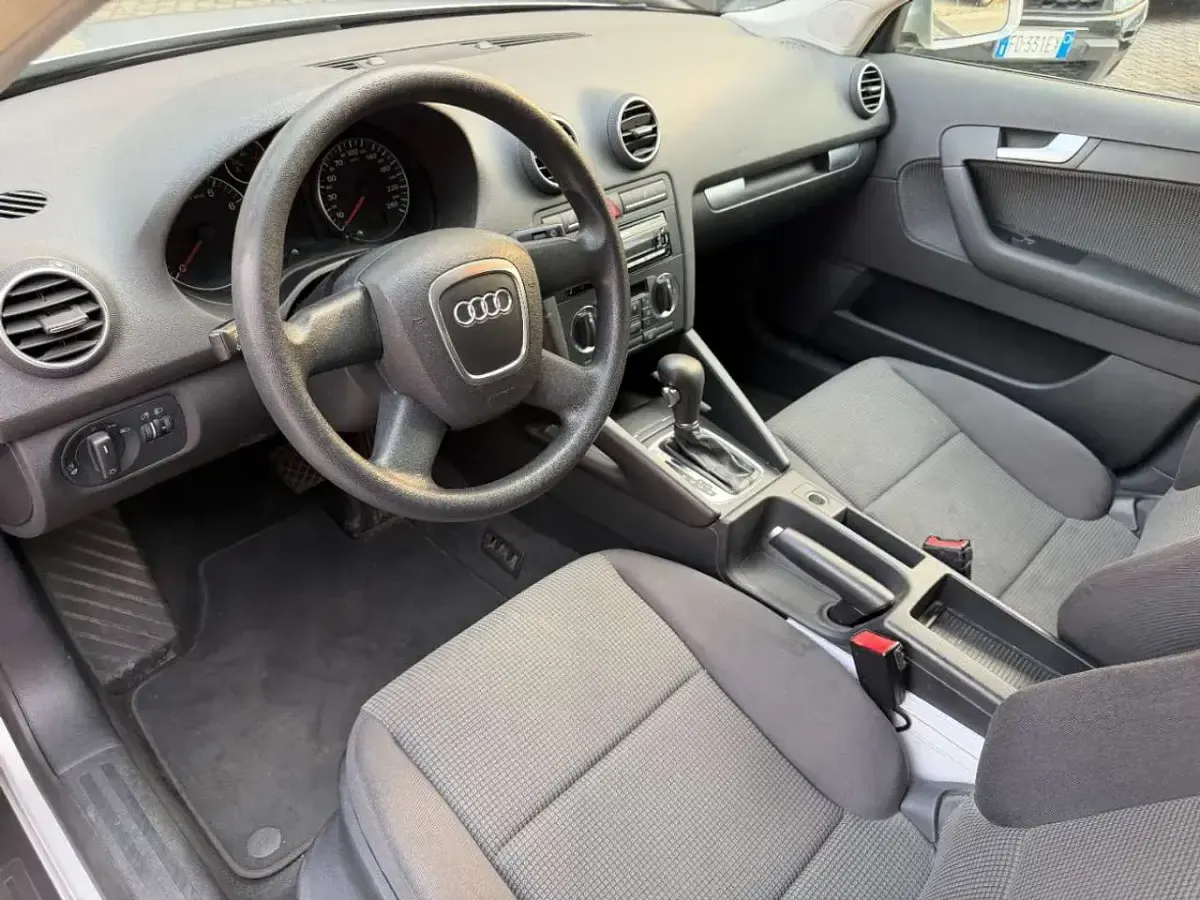Usata Audi A3 Sportback Ambition 102 CV (75 kW) 2005 Argento Utilitaria