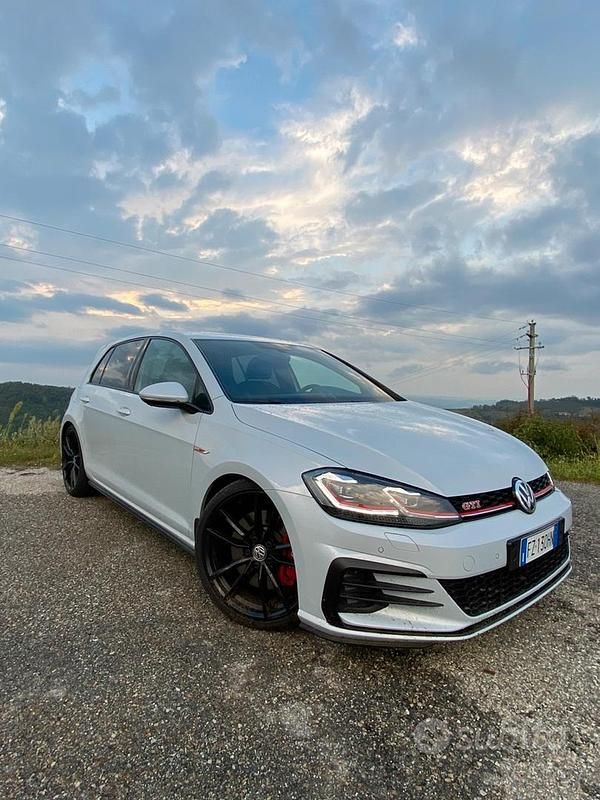 Usata 2017 VW Golf GTI Tre volumi | 20.500 € - Immagine 1/4