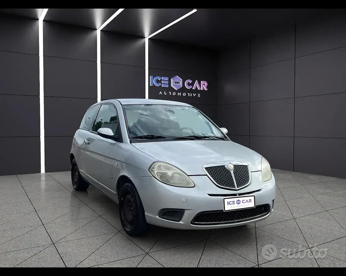 Usata Lancia Ypsilon 75 CV (55 kW) 2007 Grigio Utilitaria