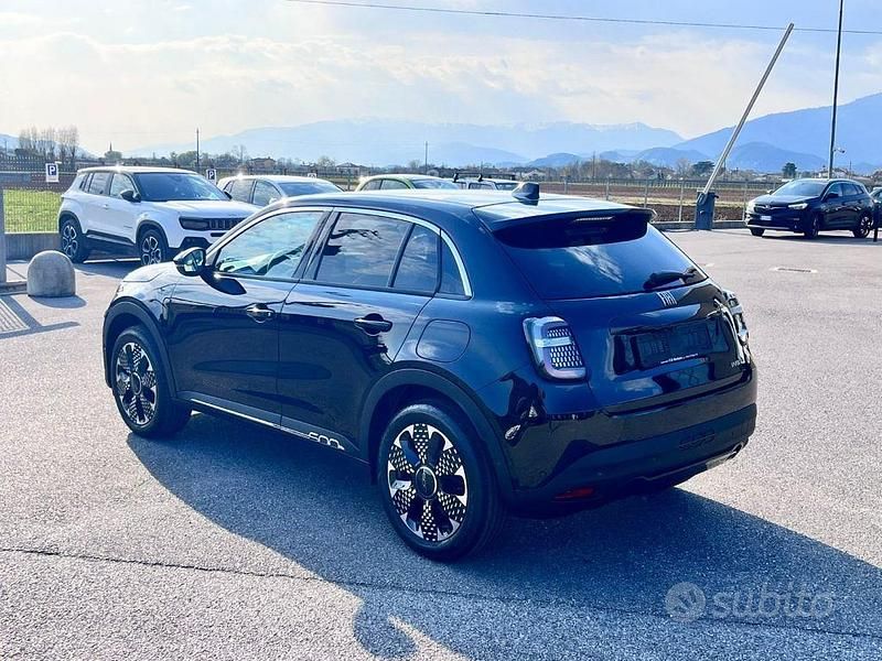 Nuova Fiat 600 La Prima 110 CV (80 kW) 2025 Nero SUV