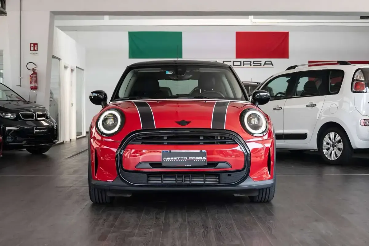 Usata Mini Cooper Premium 136 CV (100 kW) 2023 Rosso Utilitaria