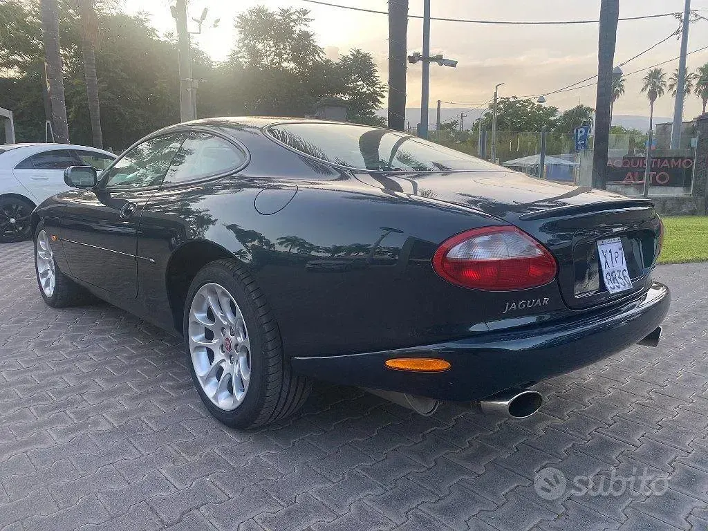 Usata Jaguar XKR 363 CV (266 kW) 1999 Verde Coupé