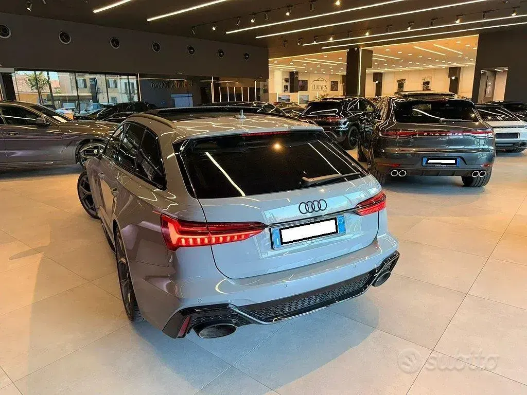 Usata Audi RS6 Performance 630 CV (463 kW) 2024 Grigio pastello Station wagon