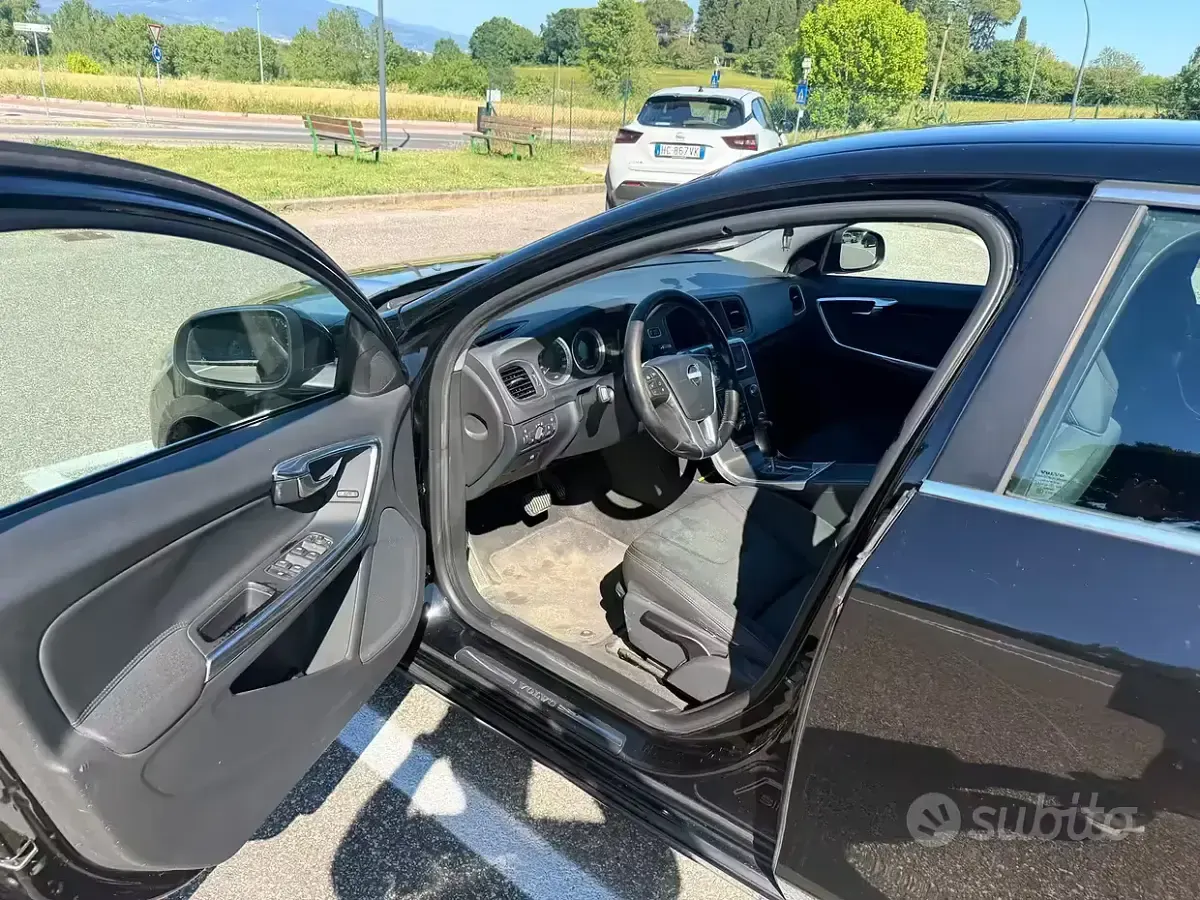 Usata Volvo V60 163 CV (119 kW) 2011 Nero Station wagon
