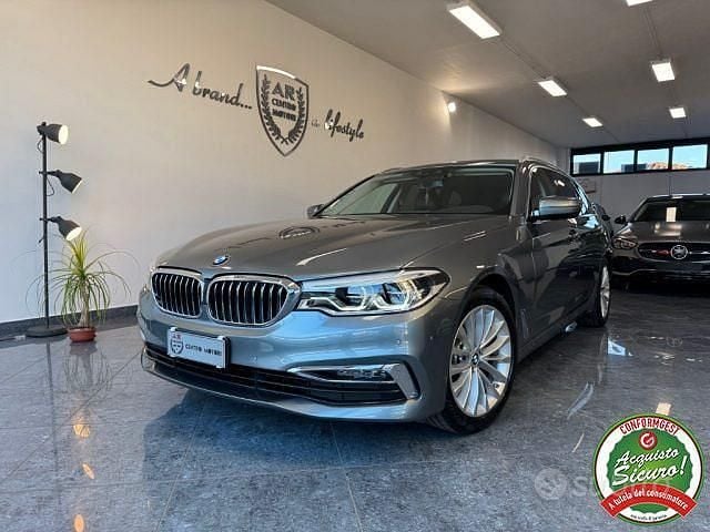 Grigio met. Usata 2020 BMW 520 Luxury Line Station wagon | 21.900 € (Ottimo prezzo) - Immagine 1/4