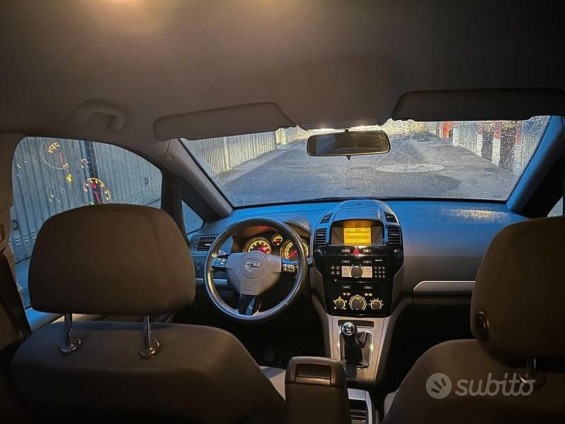 Usata Opel Zafira Cosmo 150 CV (110 kW) 2012 Grigio Monovolume