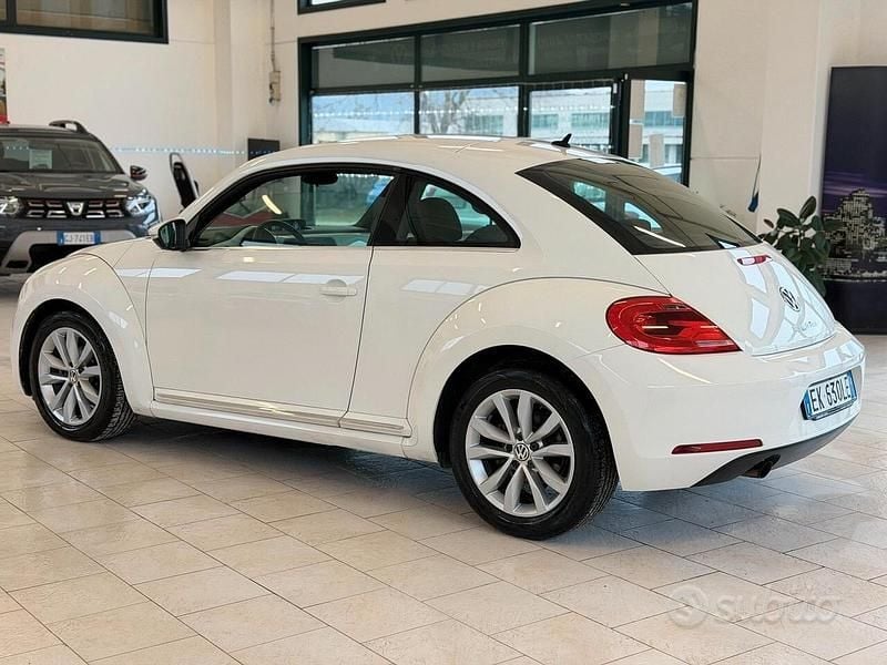 Usata VW Beetle Design 105 CV (77 kW) 2012 Bianco Utilitaria
