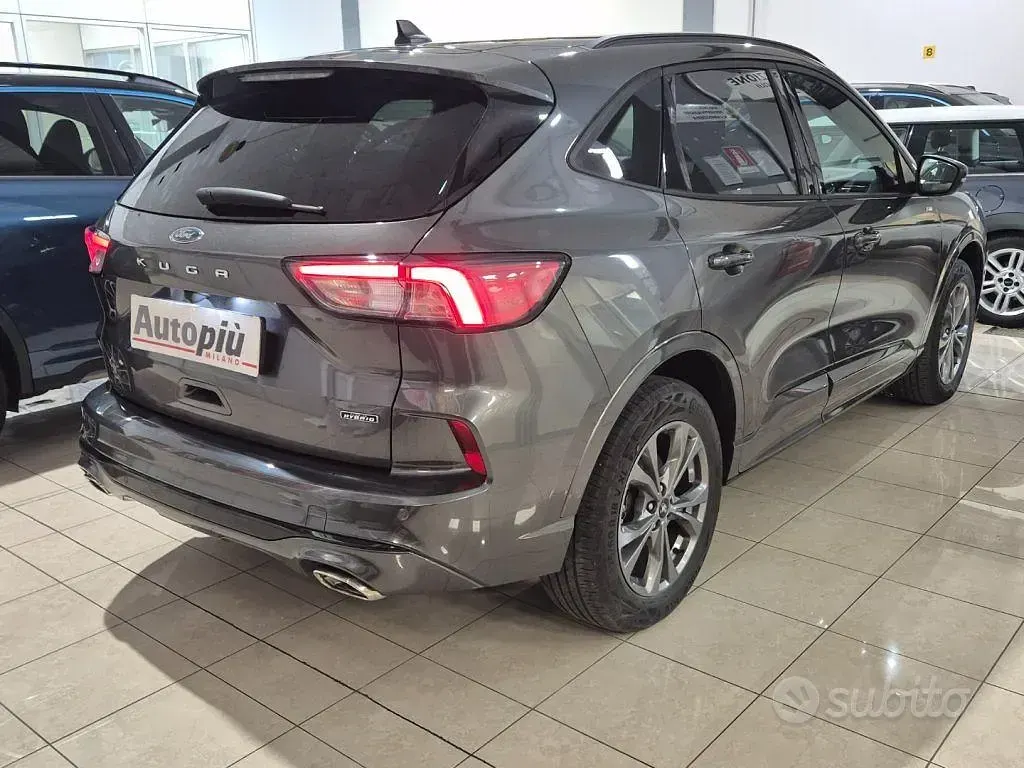 Usata Ford Kuga ST 152 CV (111 kW) 2023 Grigio SUV